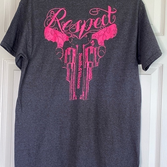 Smith & Wesson Gray Size Medium Tee - Picture 1 of 8